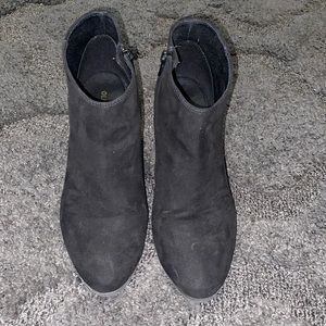 Old Navy black ankle booties